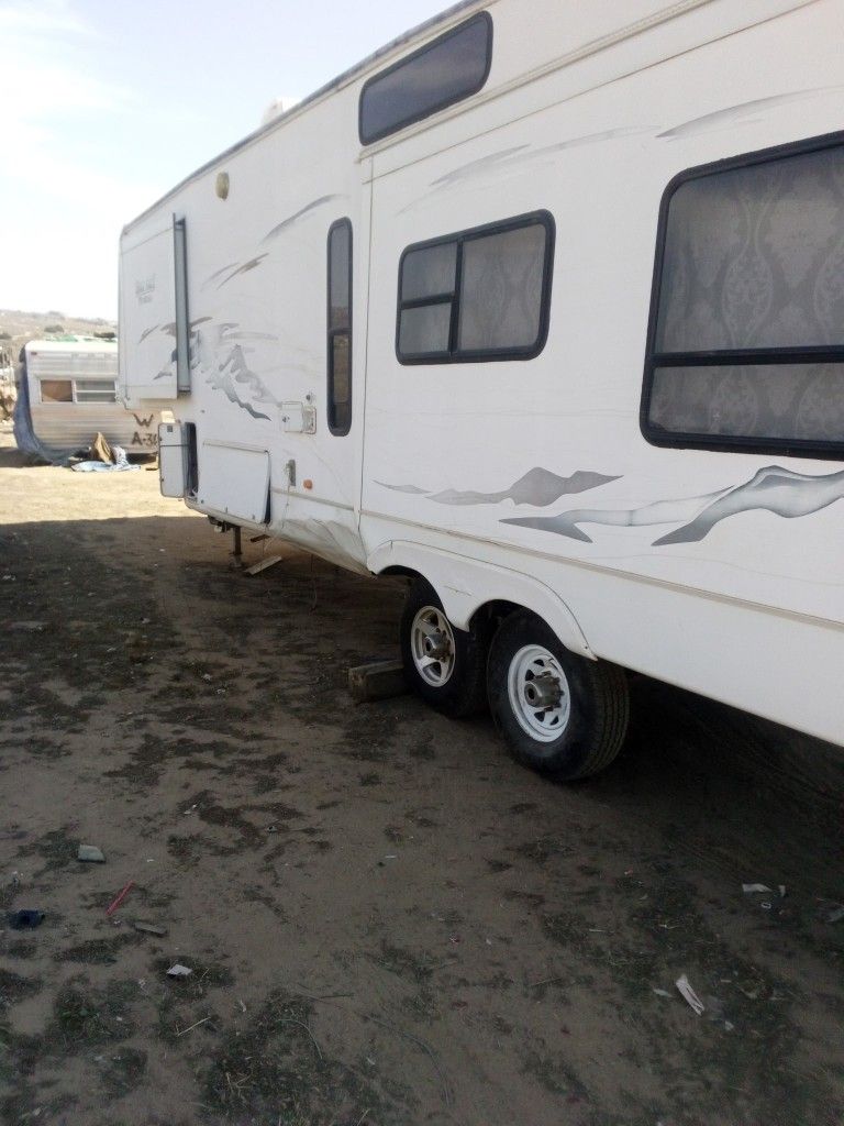Fifth Wheel Trailer