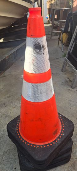 5 large safety cones