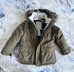 Carter’s Kids Jacket With Hoodie. Winter. 5-6 Size.