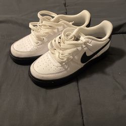 Never worn black and white airforces