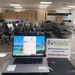 MacBook Pro 16 inches 2019 2.3Ghz i9 16GB RAM 1TB SSD with Store Warranty And Financing Available!