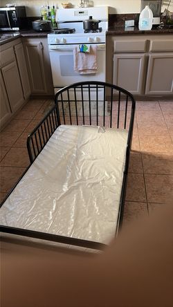 Toddler bed