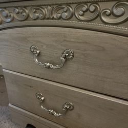 Dresser Set