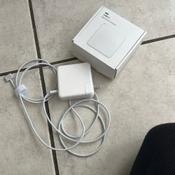 USB-C 96W Power Adapter