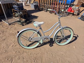 Huffy Women's Beach Cruiser Bicycle