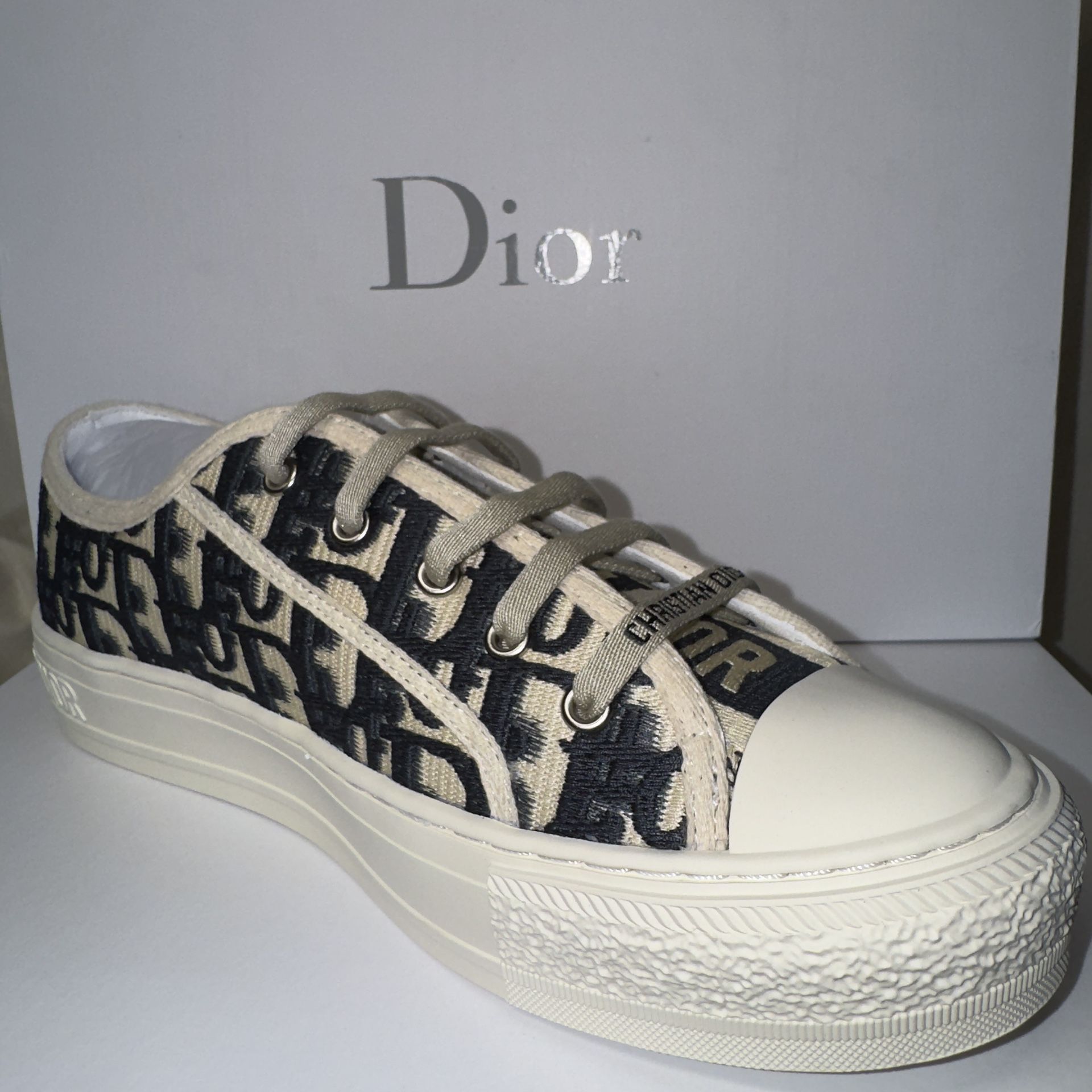 Wmns Walk'N'Dior Embroidered Canvas Low