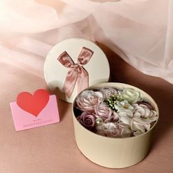  NEW" Box of Soap Roses/Flowers 🌹 Valentine's Day Card Included 