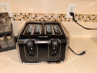 Black + Decker 4 slice Toaster - Black | Works Great
