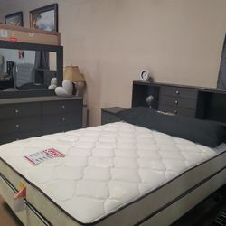 7pc Queen Bedroom Set Mattress Included