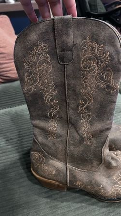 Cute brown boots 👢