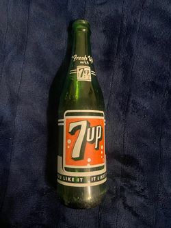 Vintage 7-Up Green Glass Bottle With "Fresh Up" Branding By Dura Glass Owens Illinois 7 Fl Oz 8" Tall Collectible