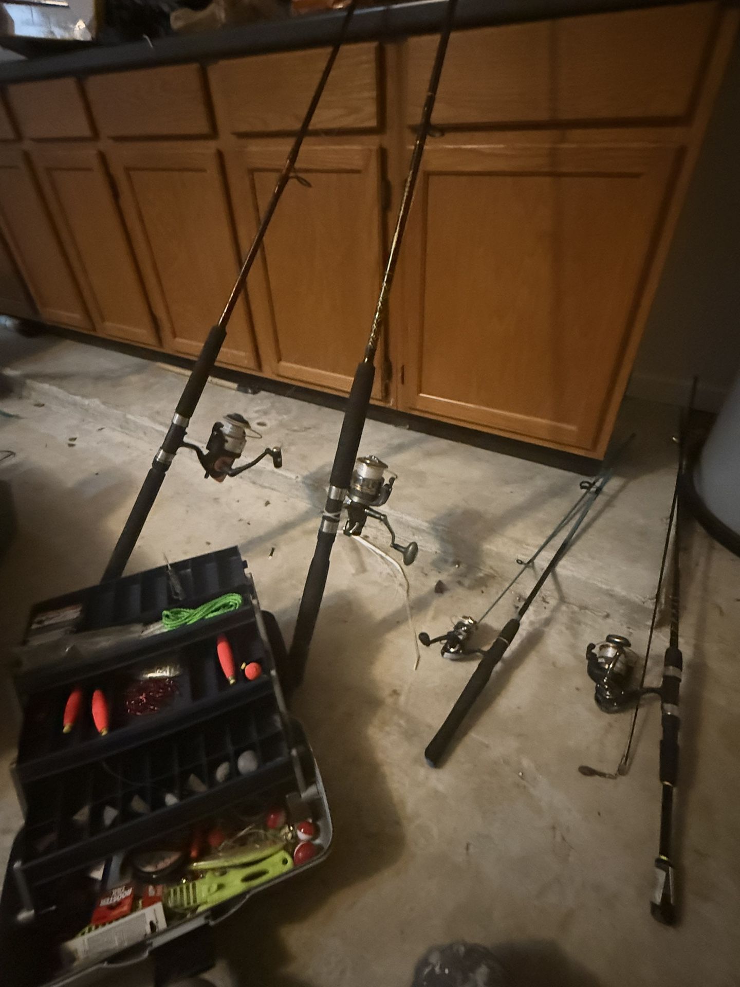 Fishing Poles & Tackle Box / Must Pick Up / Lots Of Pics Be Sure To Check 