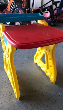 Toy desk