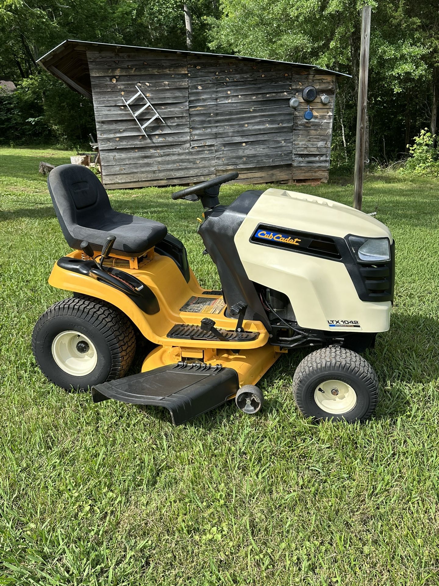 Cub Cadet Hydrostatic Riding Lawnmower