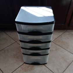 3 Drawers Plastic Tower And A 5 Tower Black Clear Drawers Plastic Great Condition In The Details You Do That
