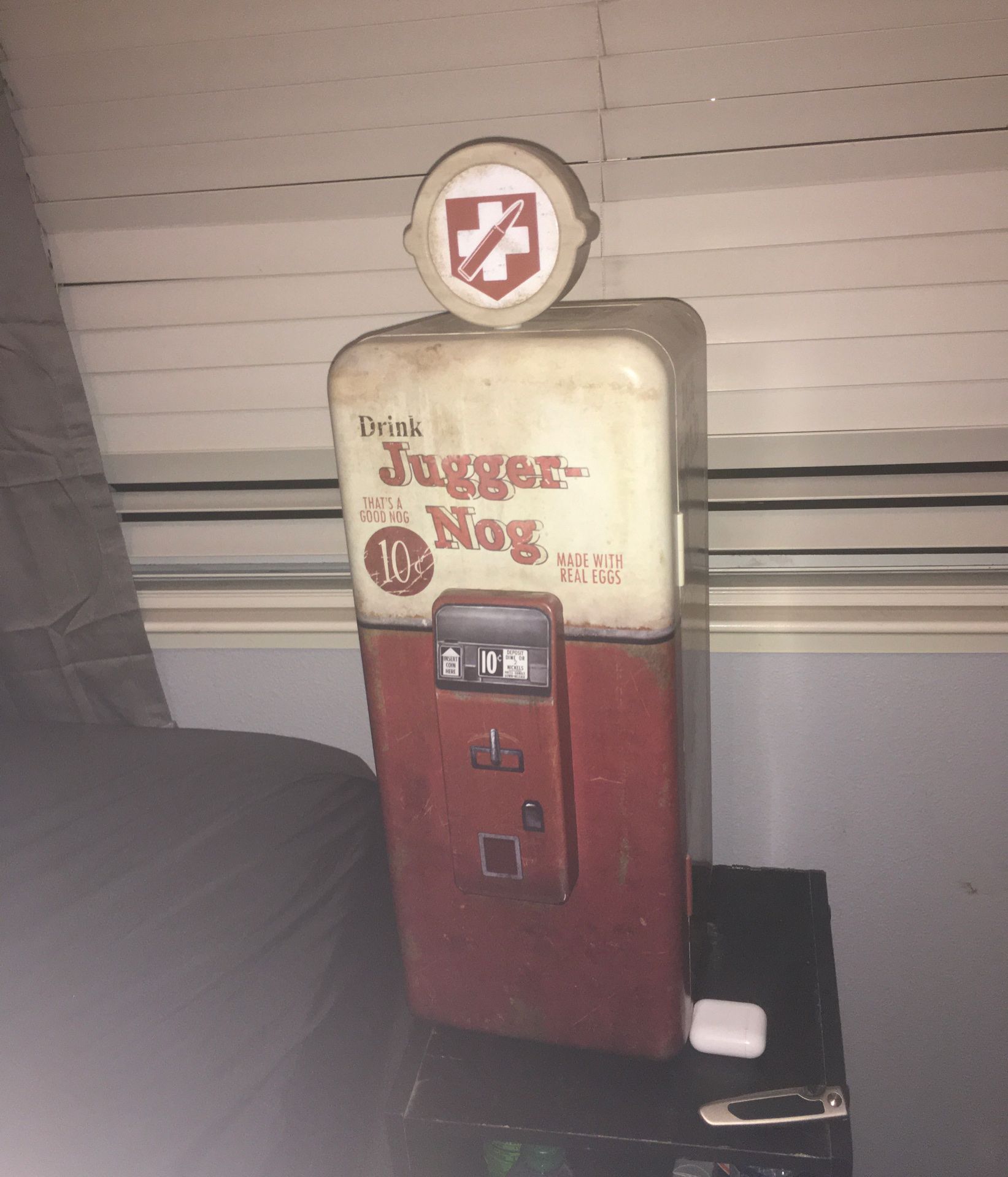 Limited edition black ops 3 working juggernog mini fridge with sounds and lights for Sale in