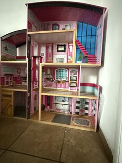 Pink Barbie Doll House 