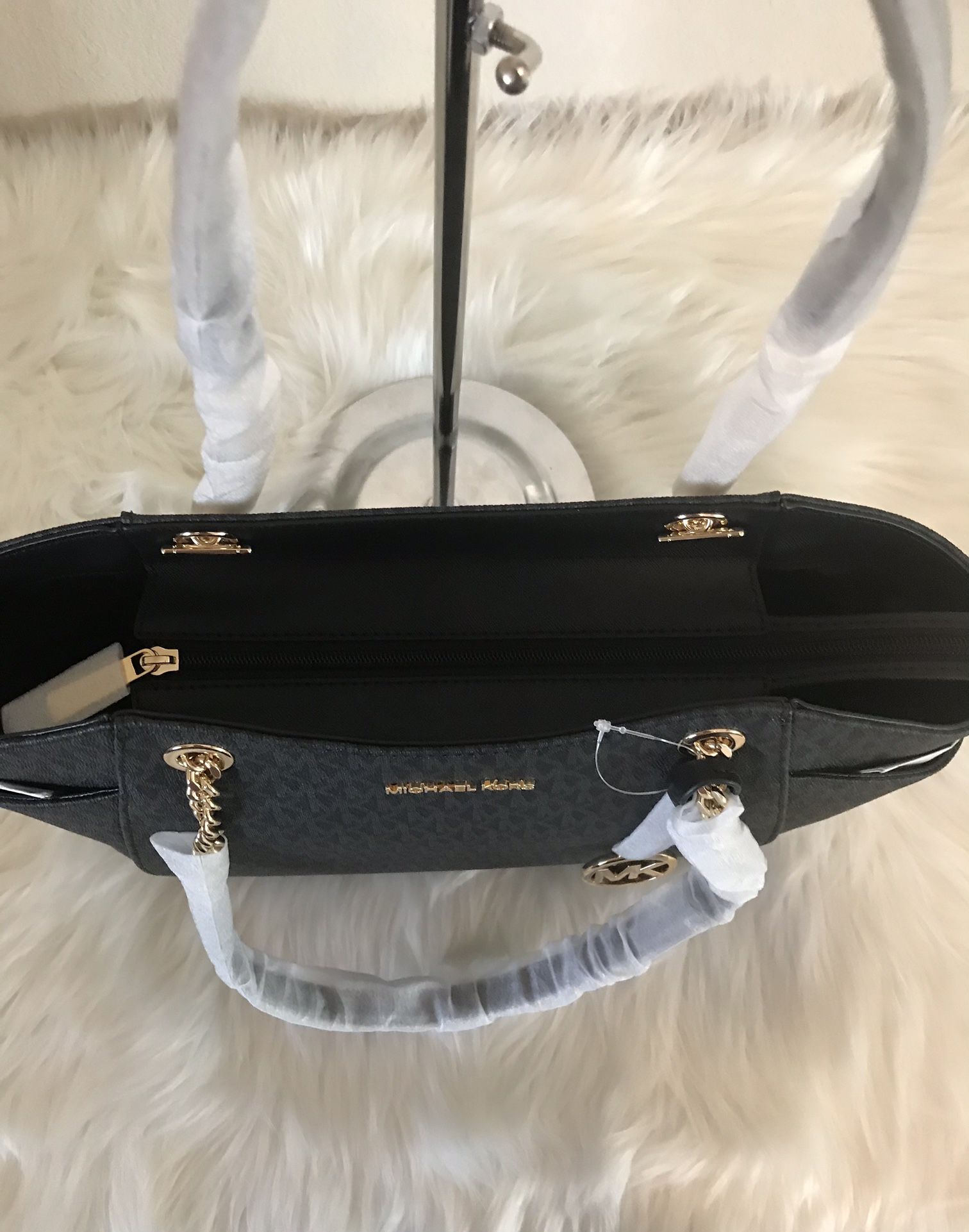 Michael Kors jet Set Travel Tote for Sale in New York, NY - OfferUp