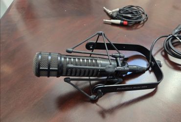 EV RE320 Mic with Cage and Wires