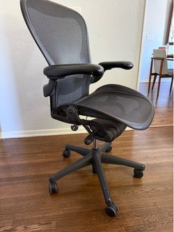 Herman Miller Aeron chair size B