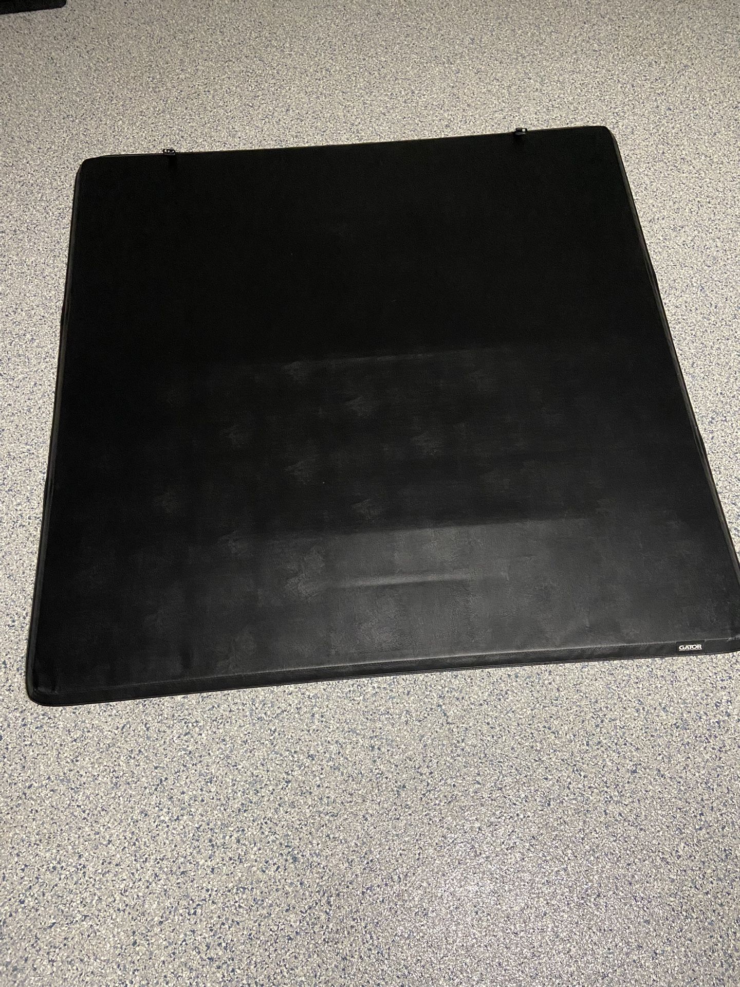 GATOR SFX TRI-FOLD TONNEAU COVER