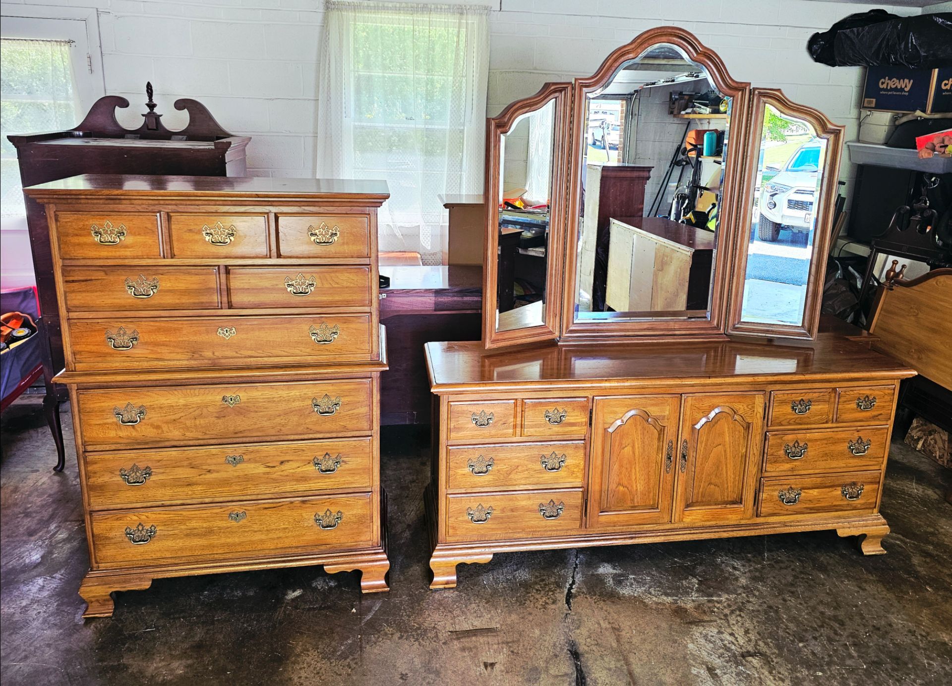 3 PIECE THOMASVILLE BEDROOM SET (Delivery Available)