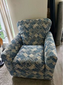 Copley Court Swivel Accent Chair from Rooms To Go