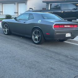 Dodge Challenger 