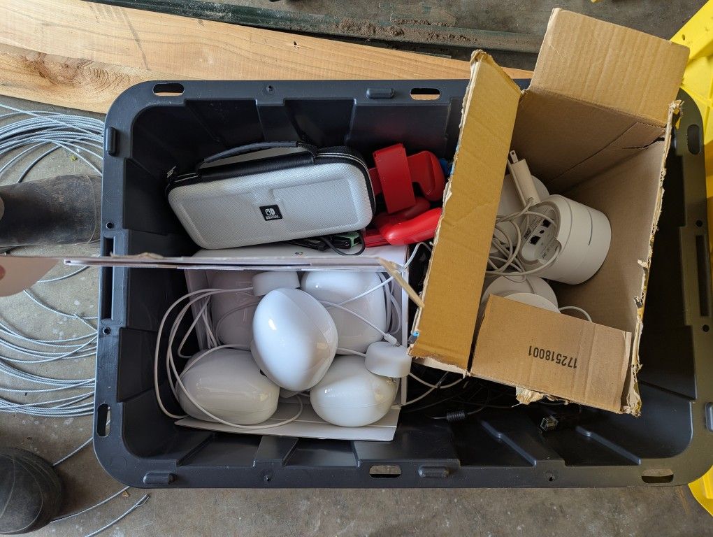 Tech Box - Oled Switch, Google Wifi