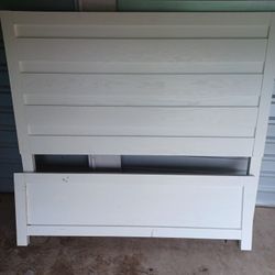 Queen Bed Excellent Condition