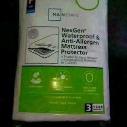 White Mainstay NexGen Waterproof Anti-Allergen Mattress Protector Full Size