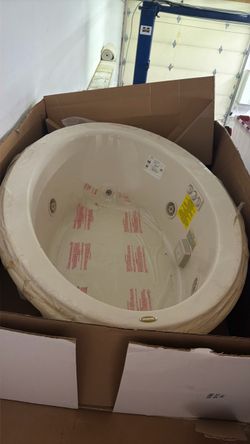 Jacuzzi 5 foot inset￼ tub, almond color