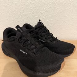 brooks revel 7 black sneakers 