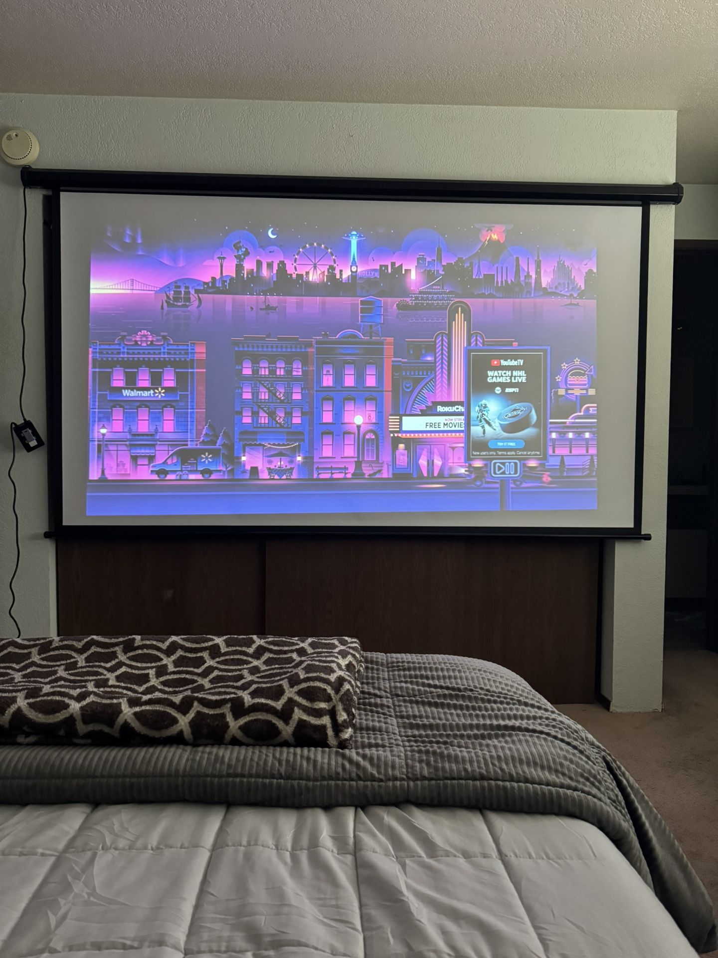 Projector + Electric mounted Screen