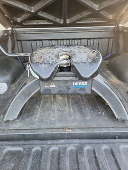 Reese elite re18 5th wheel Trailer hitch F250 Super Duty 2012