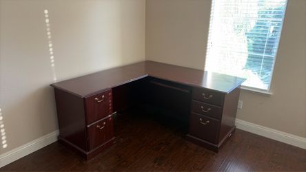 L Shaped office desk with drawers