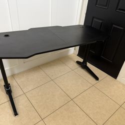 ESGAMING 55.2 Inch Gaming Table Is A Full Mousepad (RGB Lights Do Not Work) Otherwise Like New