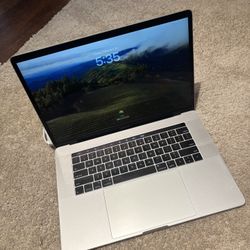 MacBook Pro 15’ 2018 512gb silver