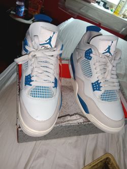 Jordan 4 retro  size 9