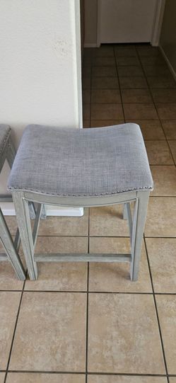 3 bar stools