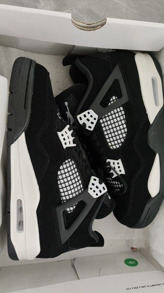 Brand new Air Jordan AJ4 with shoe box