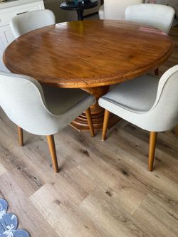 Solid wood, beautiful, high quality table