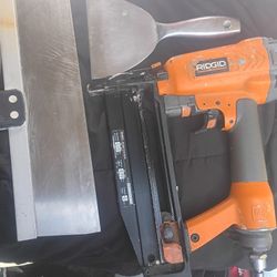 Rigid 16g Finish Brad Nailer/ 2 Taping Knives. 