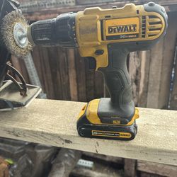 Dewalt tool and battery
