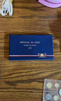 Monnair De Paris Mint Set ,Fleurs De Coins 1975 