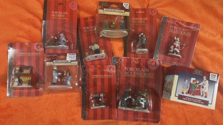 Vintage 90’s Christmas village Porcelain figurines Lot of 10