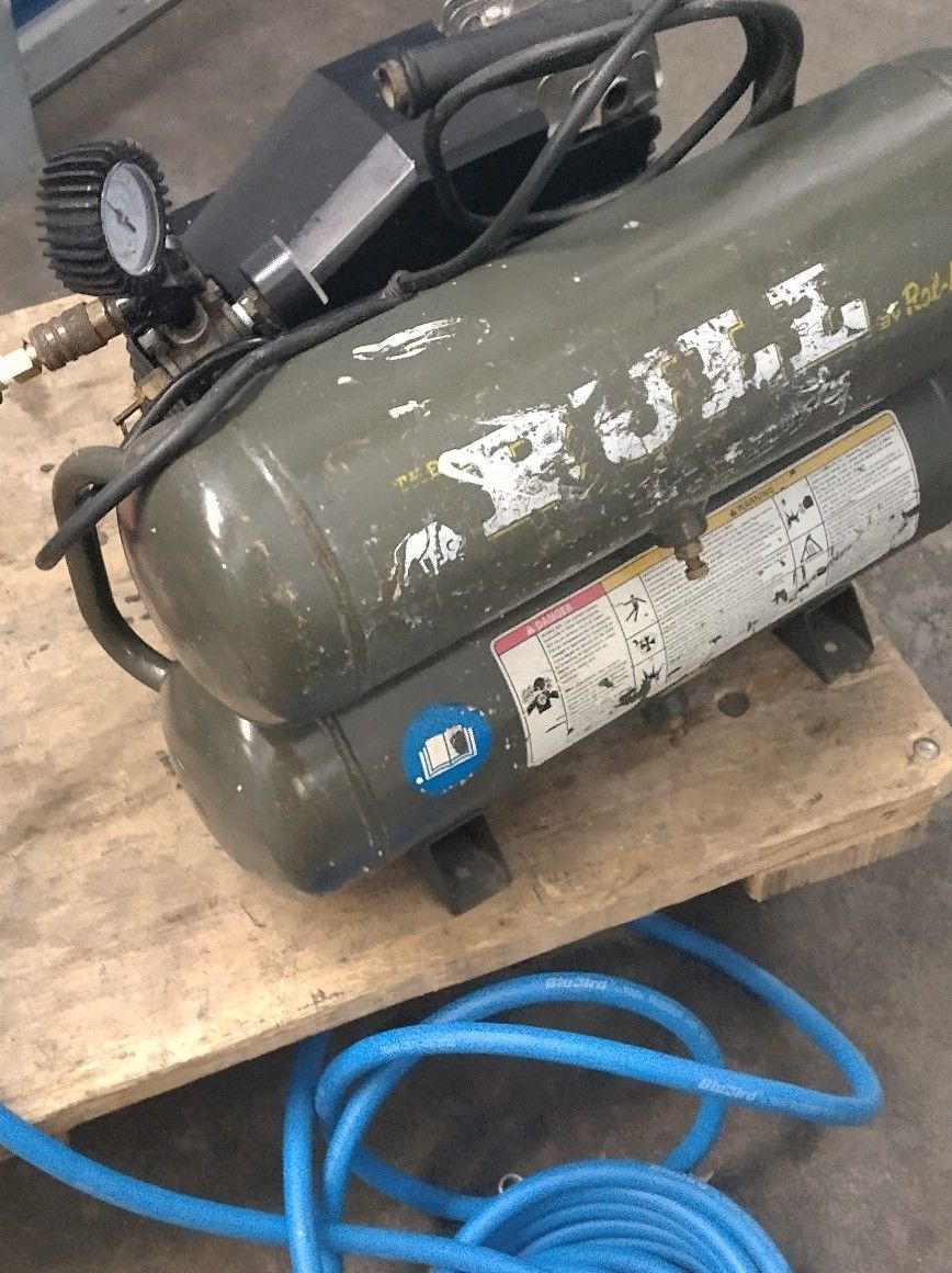  RolAir  Compressor 2Hp  Bull 4.3Cfm At 100Psi Compressor

