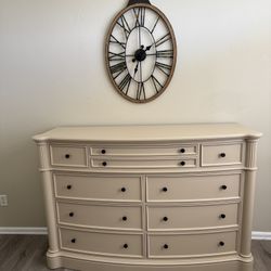 10-Drawer Solid Wood King Dresser