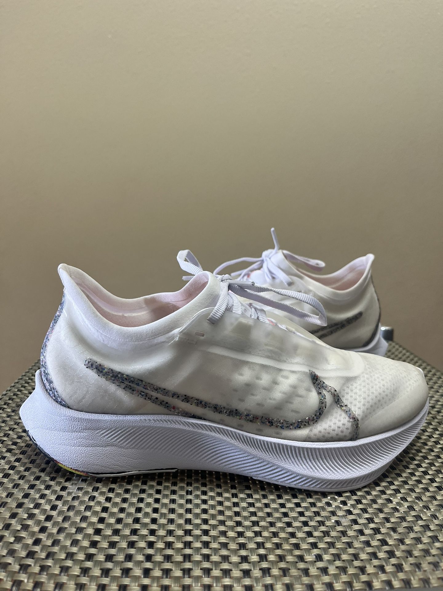 Nike Womens Zoom Fly 3 AW Vaporweave Running Shoes White Size 6 US White