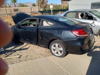 2014 Honda Civic (selling parts) no engine or tranny